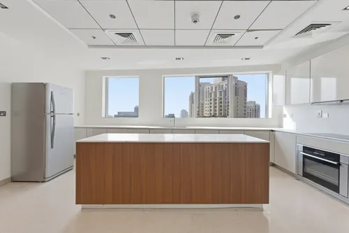 5 Bedrooms Apartment in Bay Central West