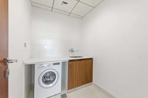 5 Bedrooms Apartment in Bay Central West