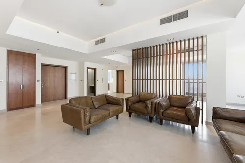 5 Bedrooms Apartment in Bay Central West