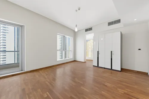 5 Bedrooms Apartment in Bay Central West