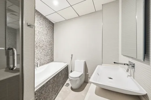 5 Bedrooms Apartment in Bay Central West