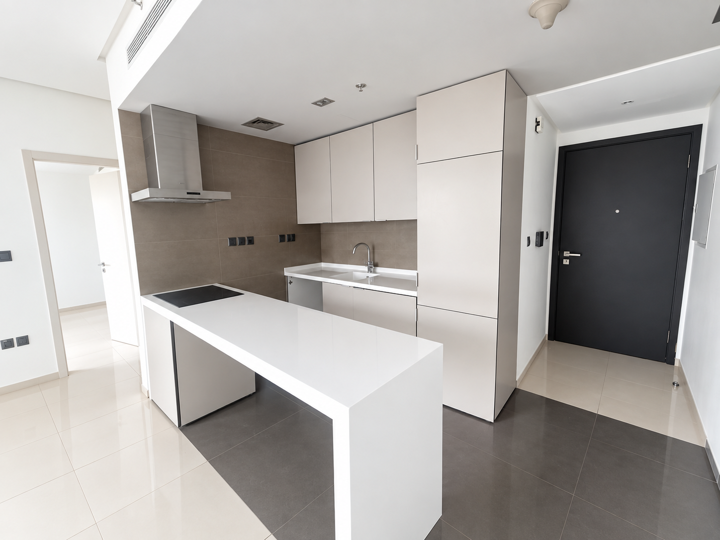 1 Bedroom Apartment in West Avenue Tower
