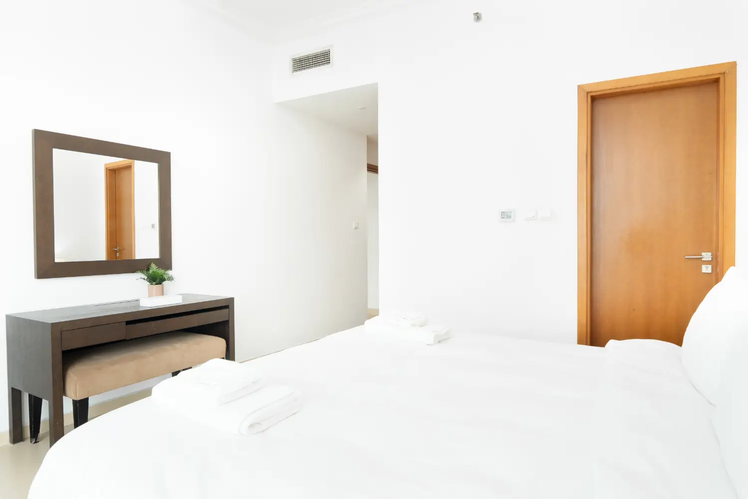 2 Bedrooms Apartment in Dorra Bay