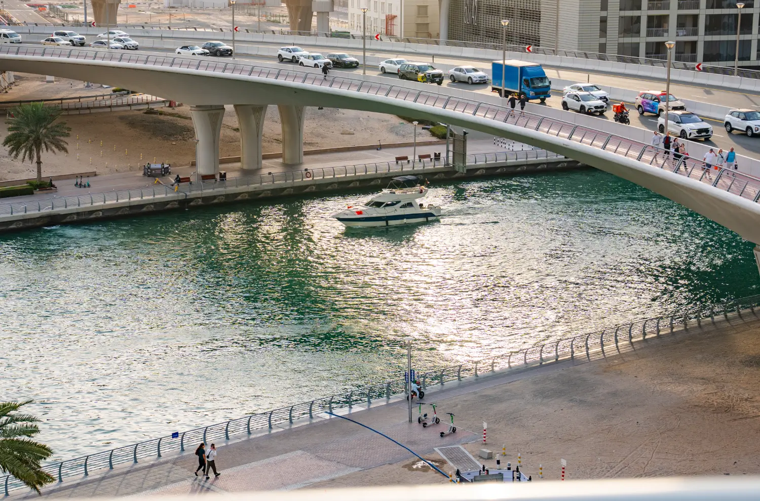 2 Bedrooms Apartment in Dorra Bay