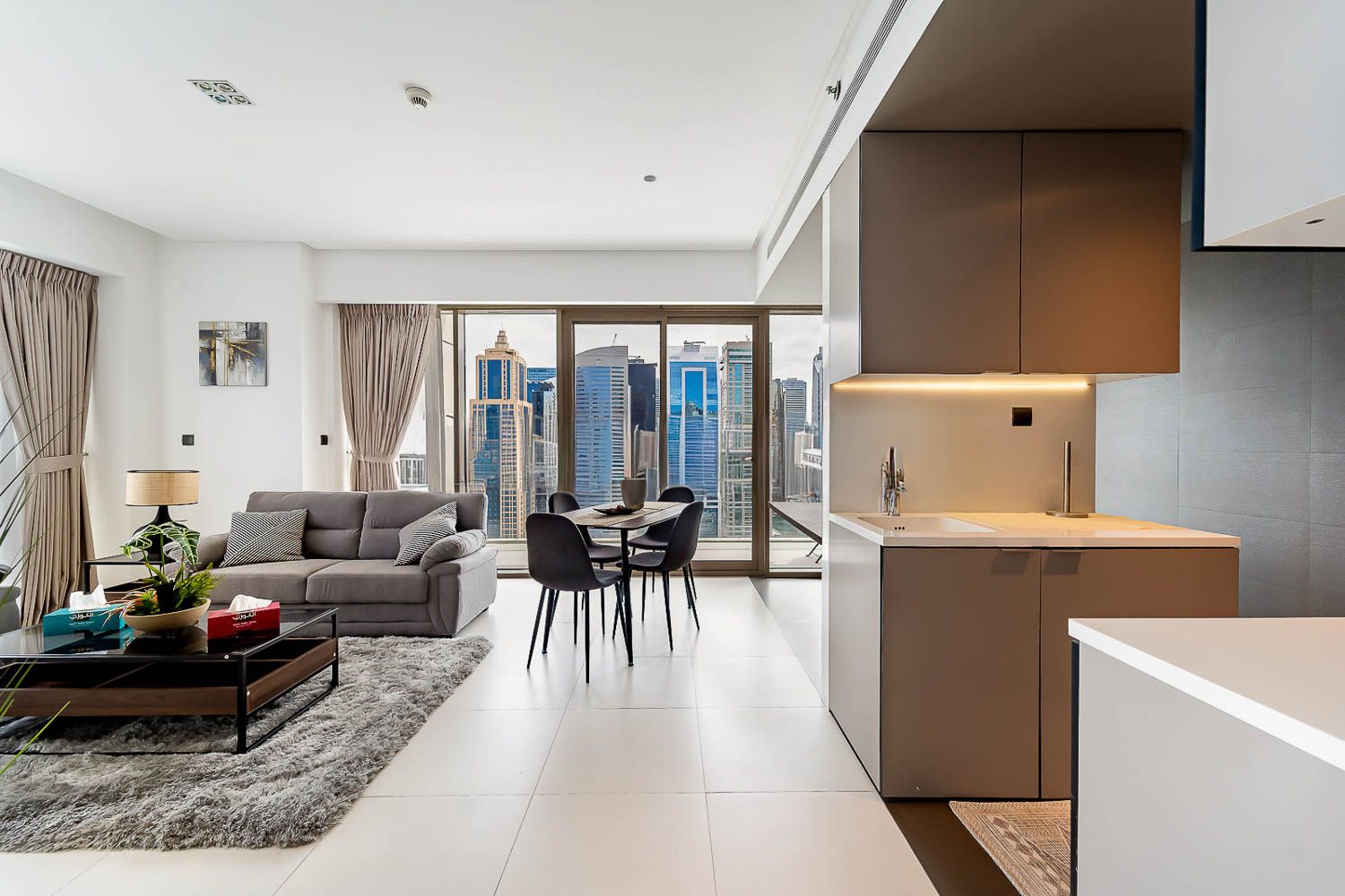 1 Bedroom Apartment in West Avenue Tower