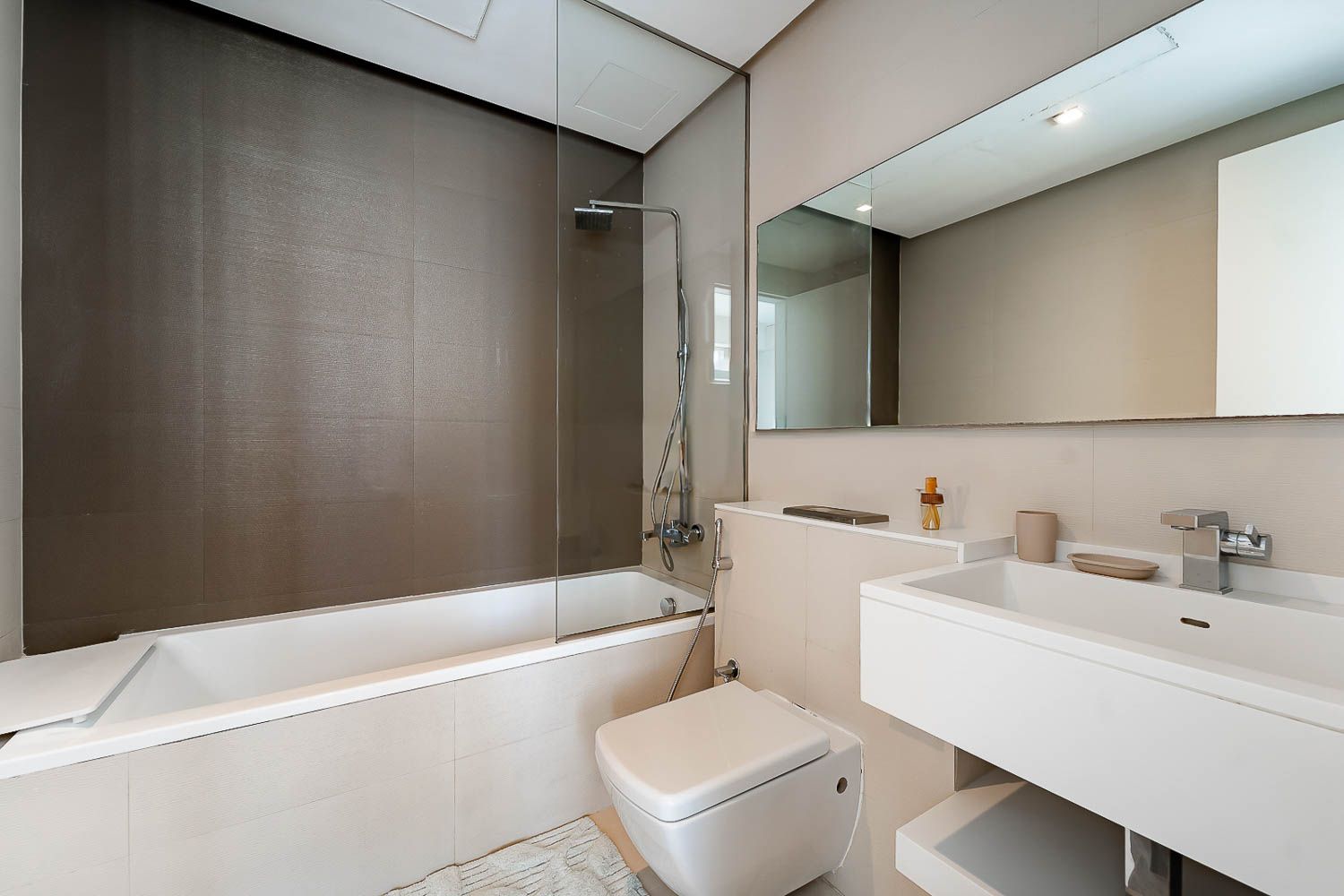 1 Bedroom Apartment in West Avenue Tower