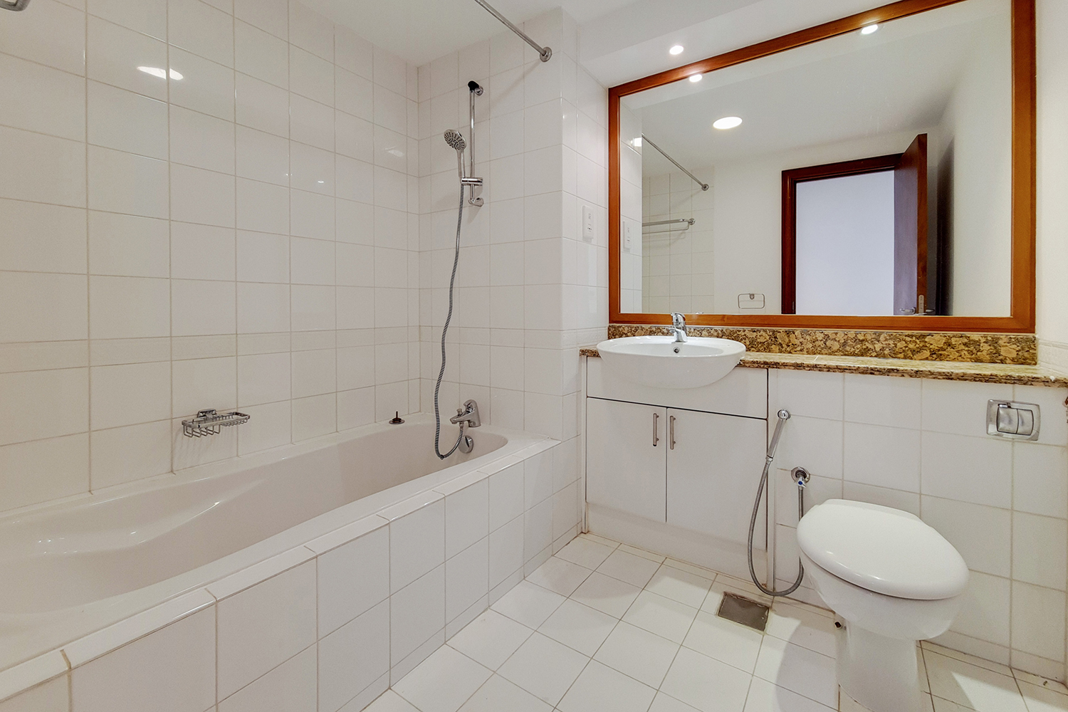 3 Bedrooms Apartment in Al Mesk Tower