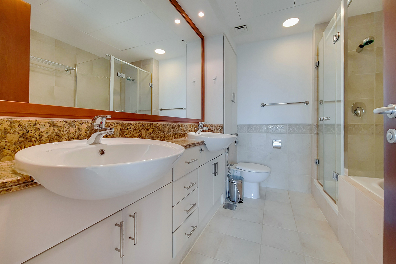 3 Bedrooms Apartment in Al Mesk Tower