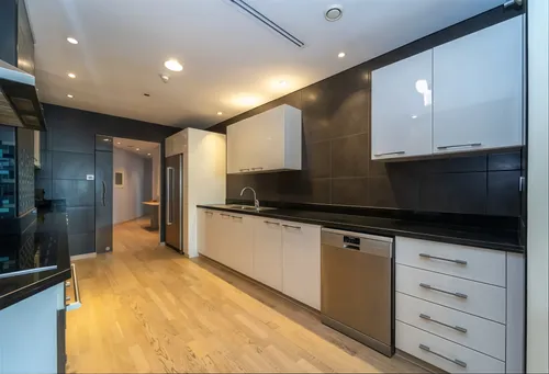 4 Bedrooms Apartment in Cayan Tower