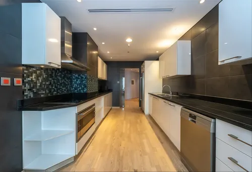 4 Bedrooms Apartment in Cayan Tower