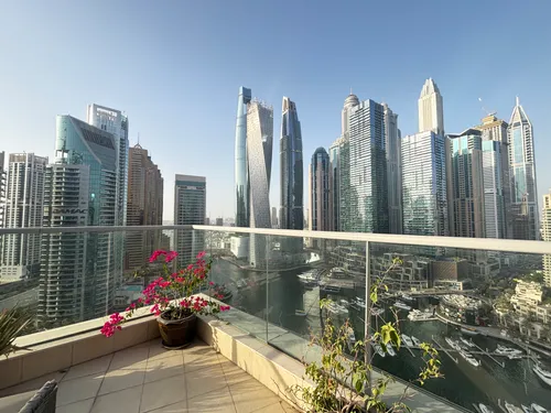 4 Bedrooms Penthouse in Marinascape Avant