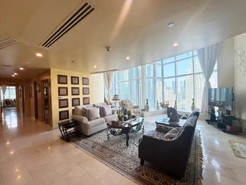 4 Bedrooms Penthouse in Marinascape Avant