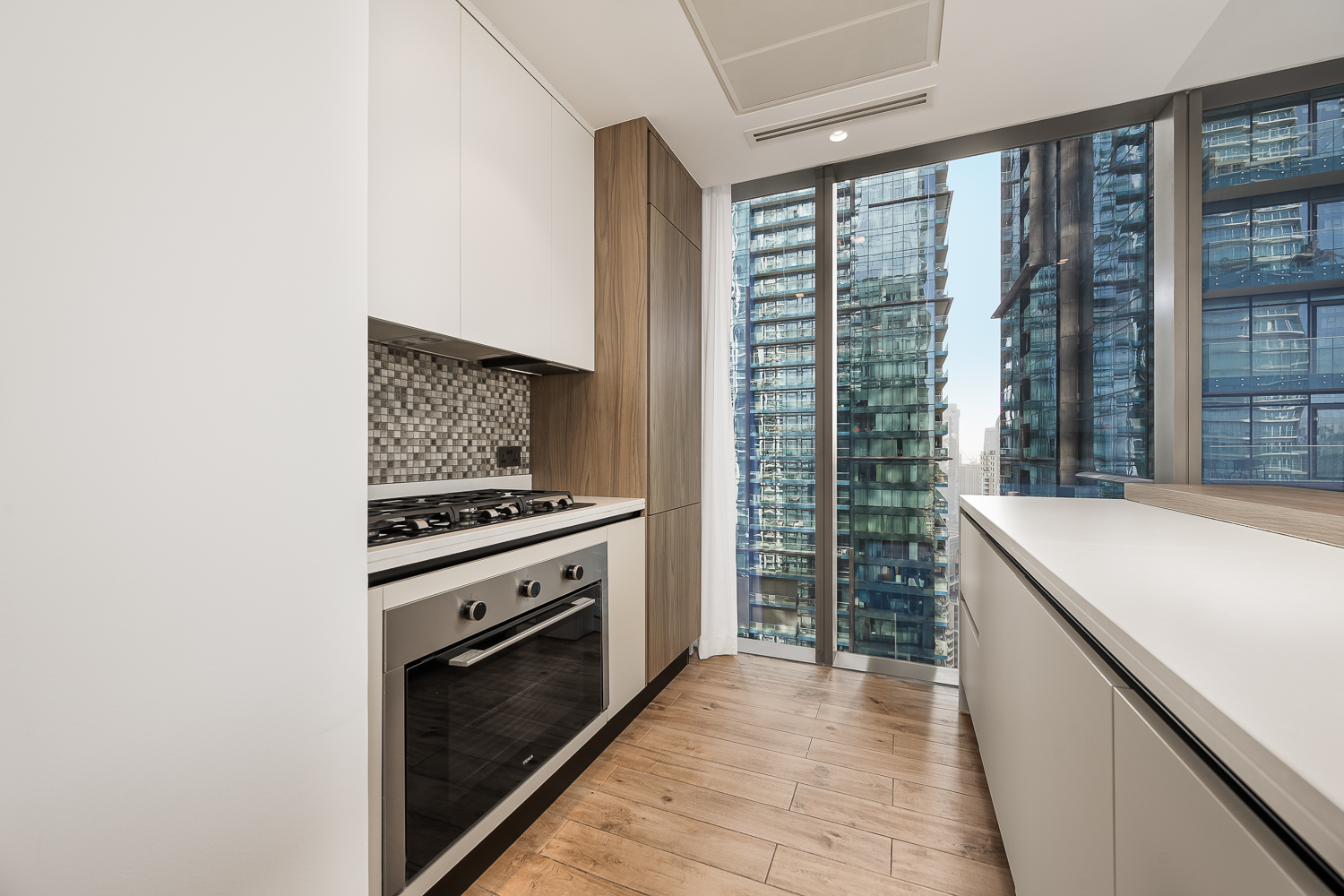 2 Bedrooms Apartment in Jumeirah Living Marina Gate