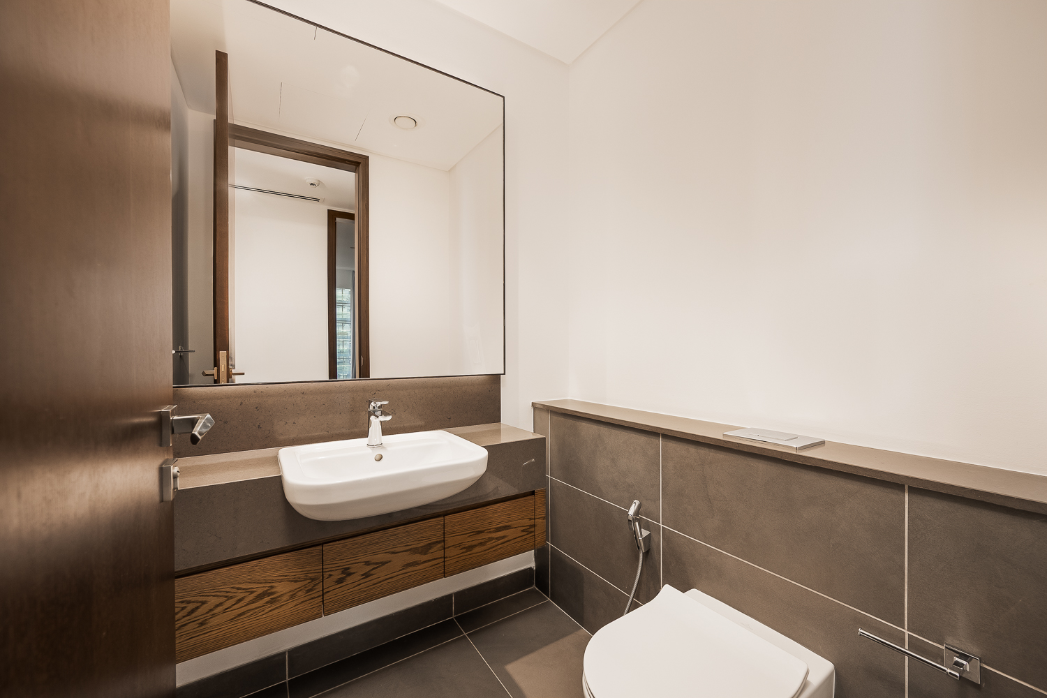 2 Bedrooms Apartment in Jumeirah Living Marina Gate