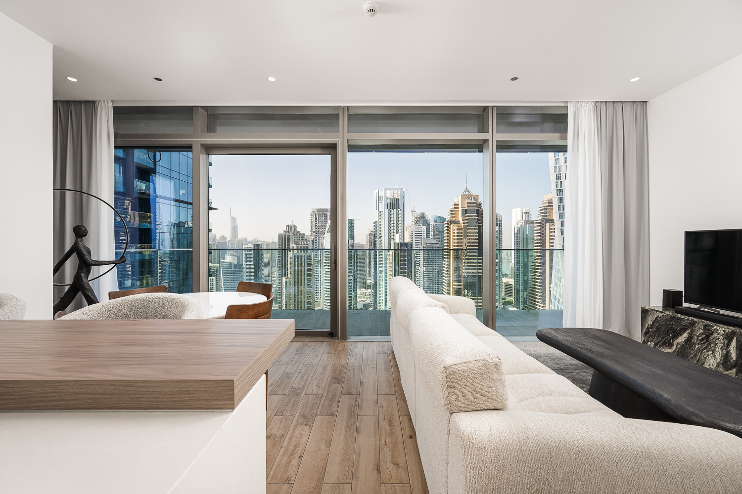 2 Bedrooms Apartment in Jumeirah Living Marina Gate