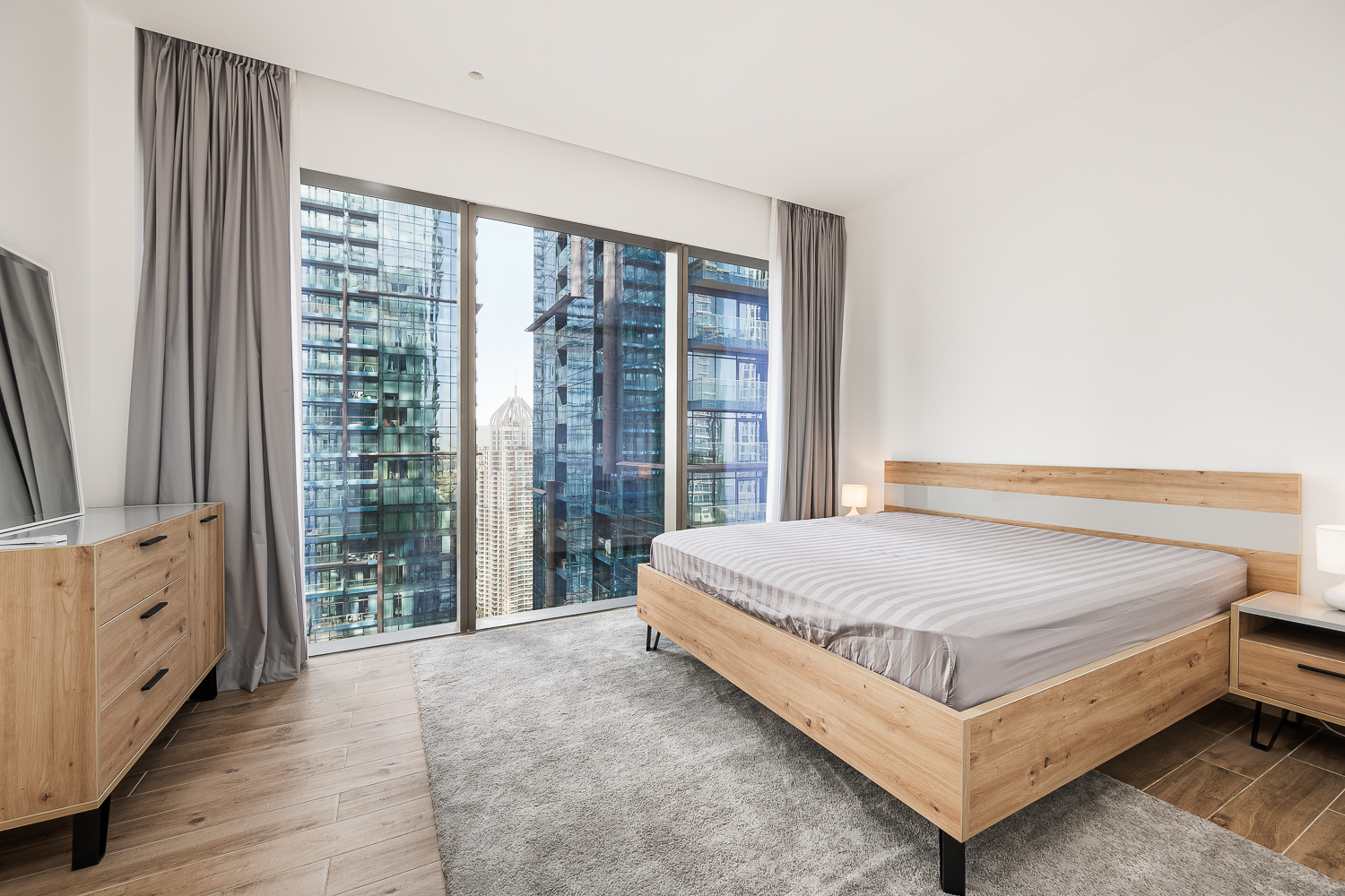 2 Bedrooms Apartment in Jumeirah Living Marina Gate