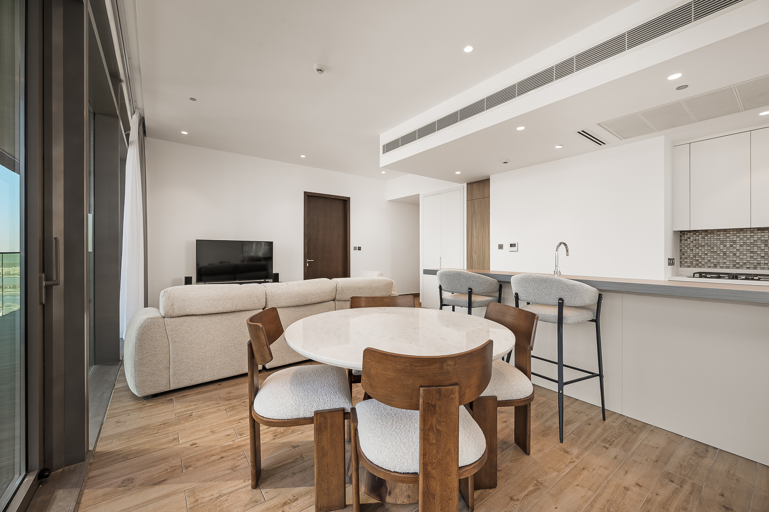 2 Bedrooms Apartment in Jumeirah Living Marina Gate