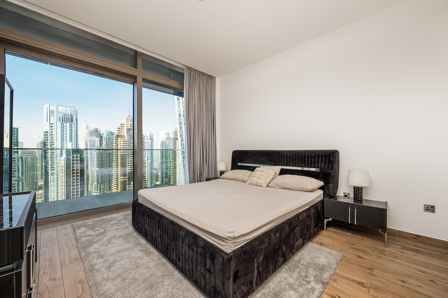 2 Bedrooms Apartment in Jumeirah Living Marina Gate