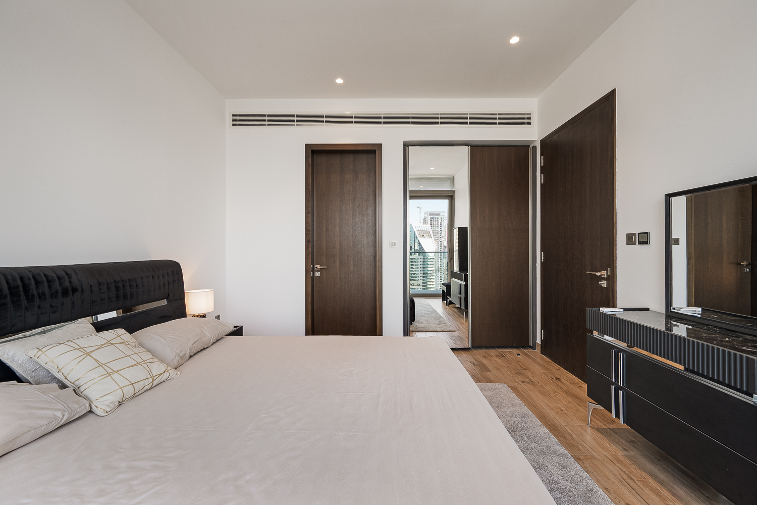 2 Bedrooms Apartment in Jumeirah Living Marina Gate