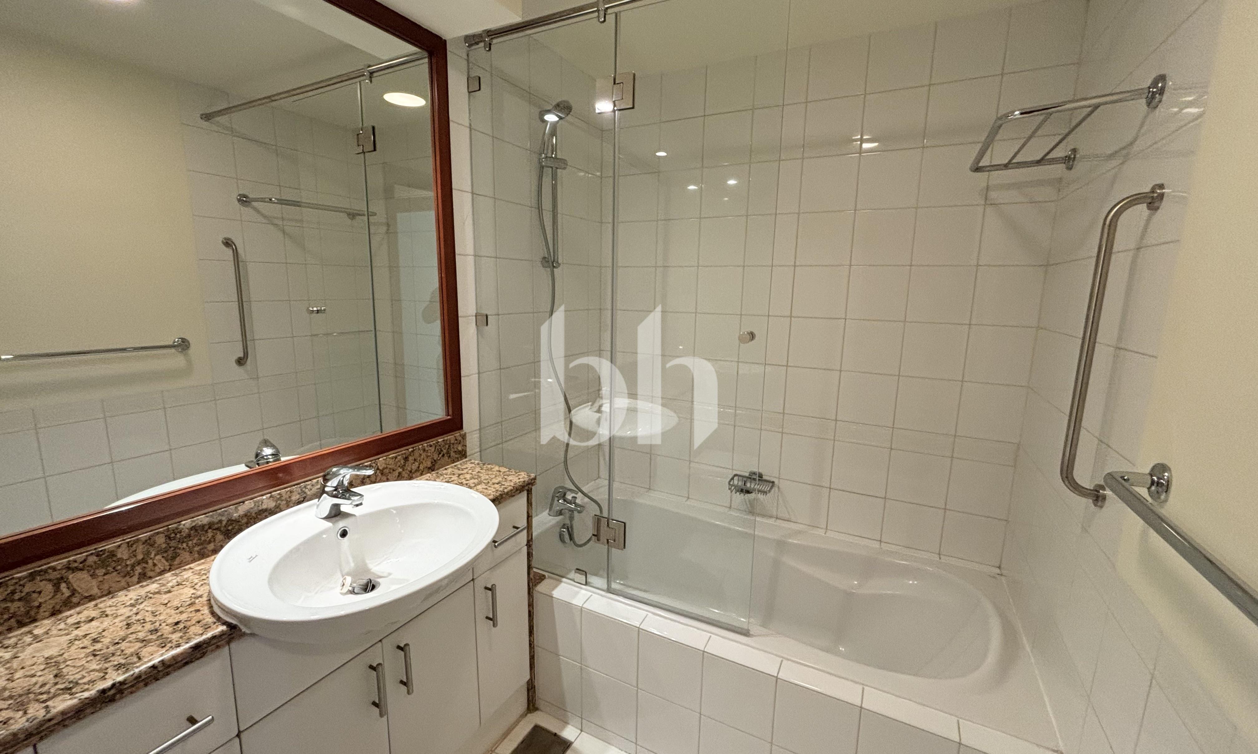 2 Bedrooms Apartment in Murjan Tower