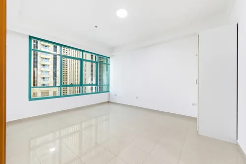 3 Bedrooms Apartment in Marina Crown