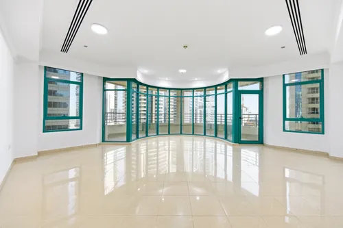 3 Bedrooms Apartment in Marina Crown