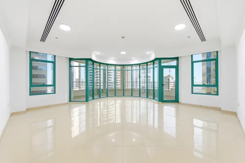 3 Bedrooms Apartment in Marina Crown