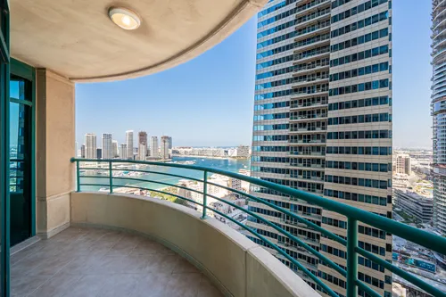 3 Bedrooms Apartment in Marina Crown