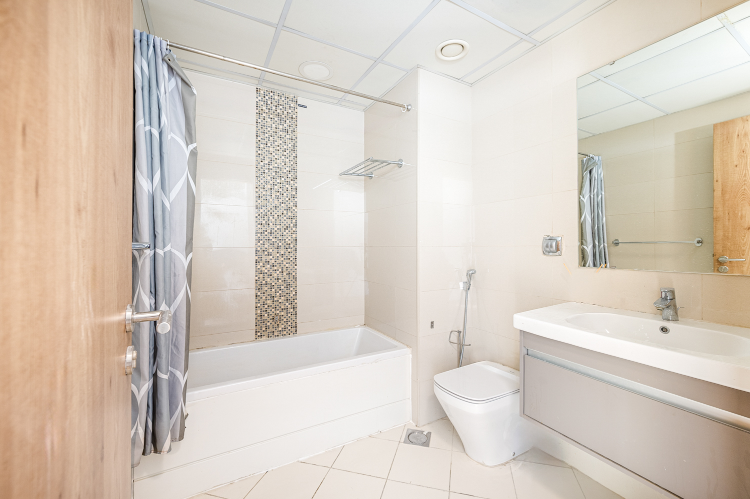 2 Bedrooms Apartment in Continental Tower