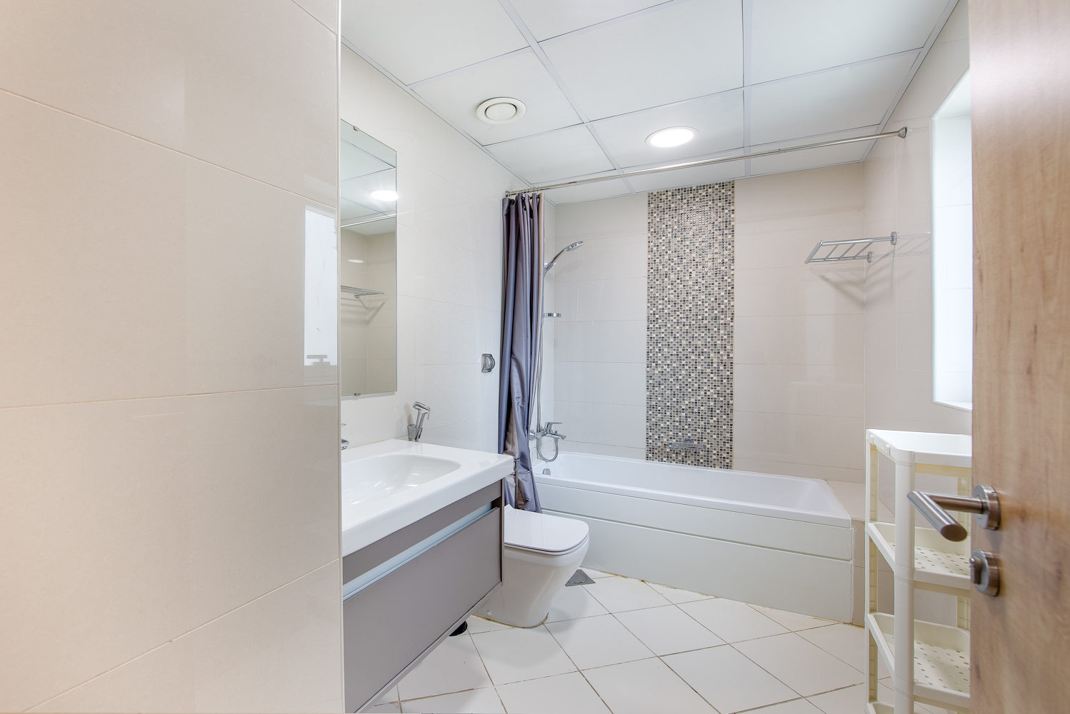 2 Bedrooms Apartment in Continental Tower