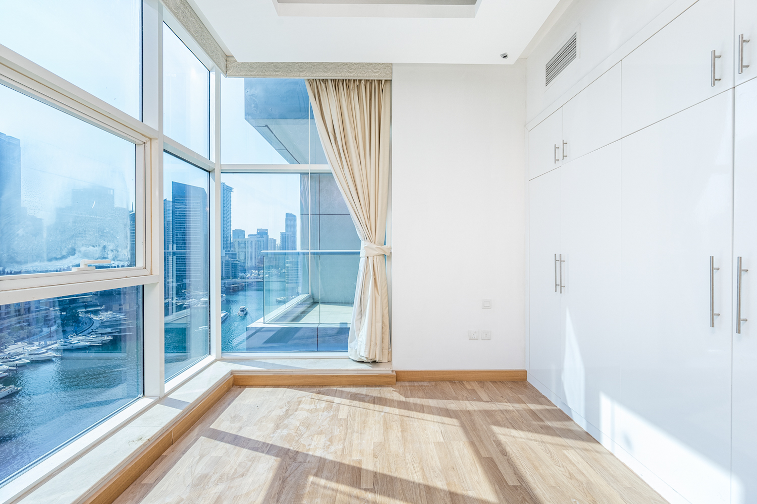 2 Bedrooms Apartment in Continental Tower