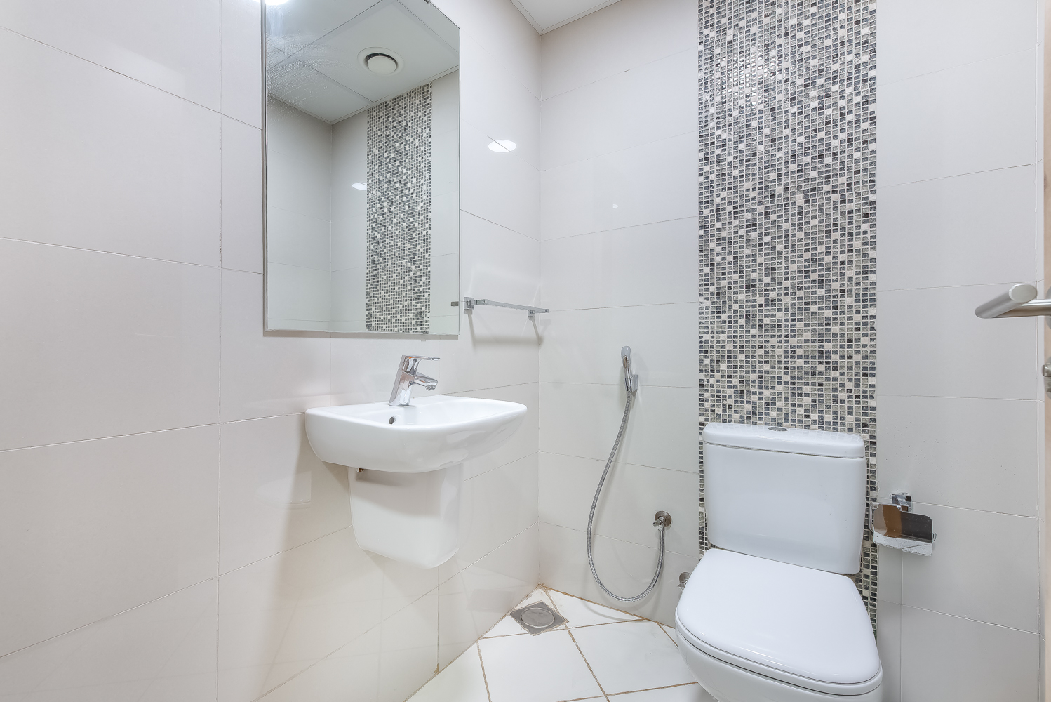 2 Bedrooms Apartment in Continental Tower