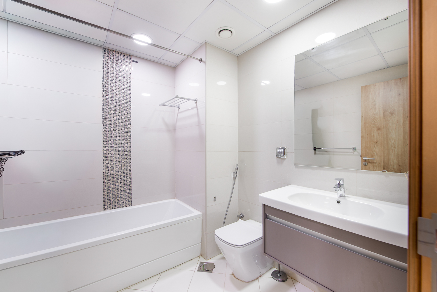 2 Bedrooms Apartment in Continental Tower