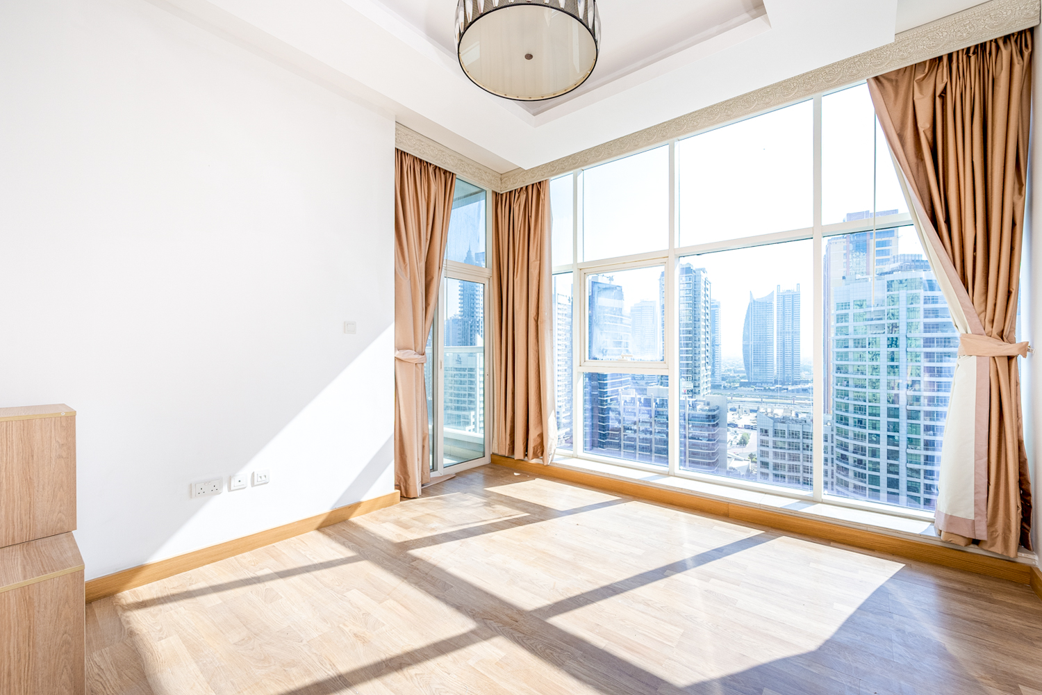 2 Bedrooms Apartment in Continental Tower