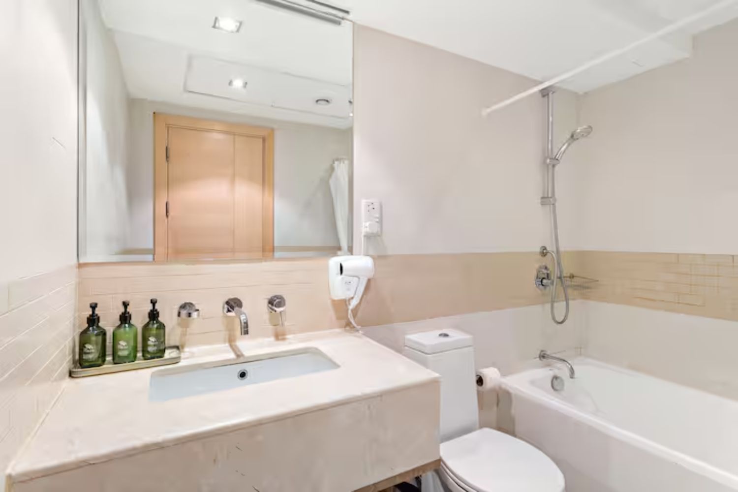 2 Bedrooms Apartment in Fairfield Tower