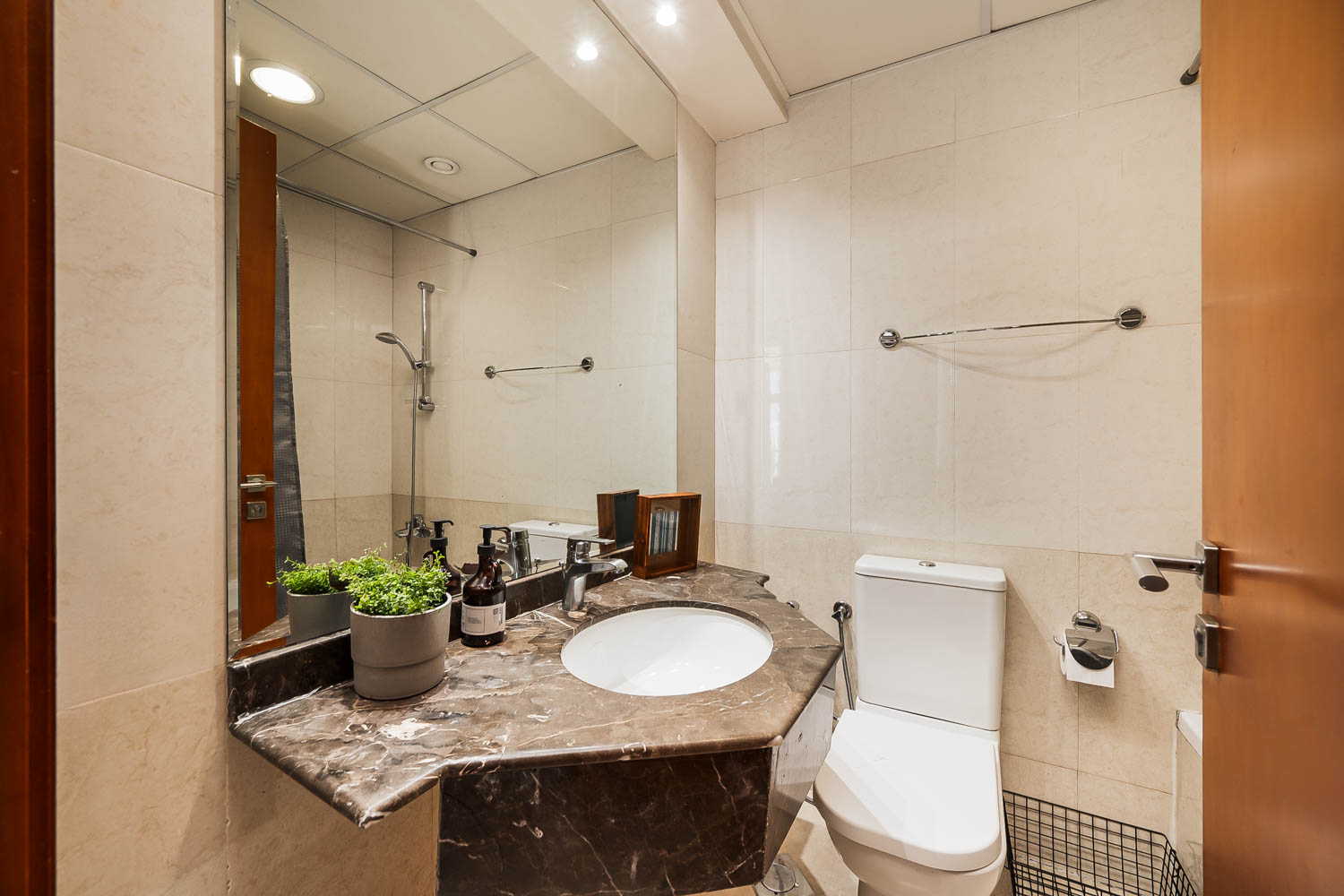 3 Bedrooms Apartment in Dorra Bay