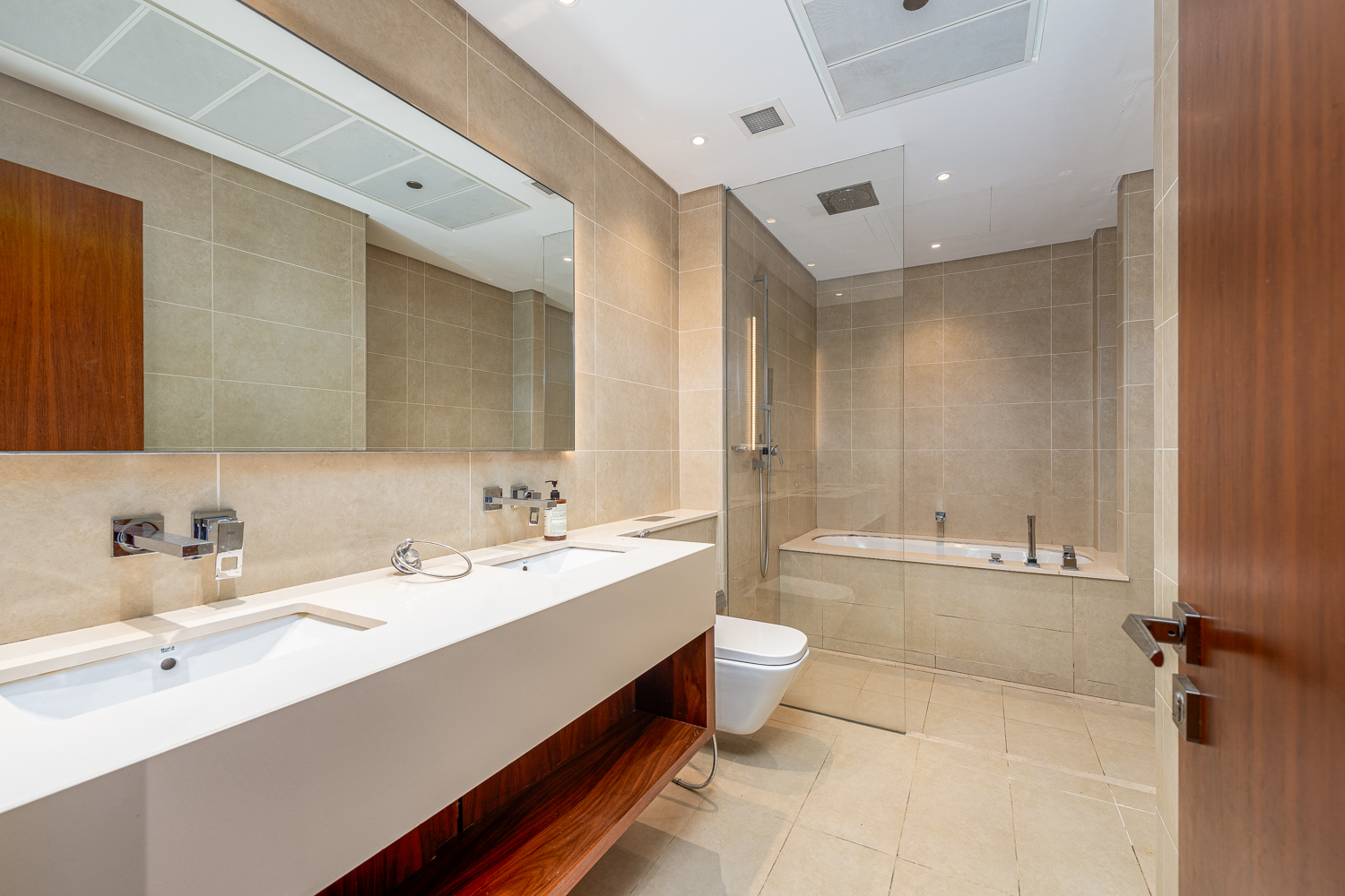 3 Bedrooms Apartment in Marina Gate 1