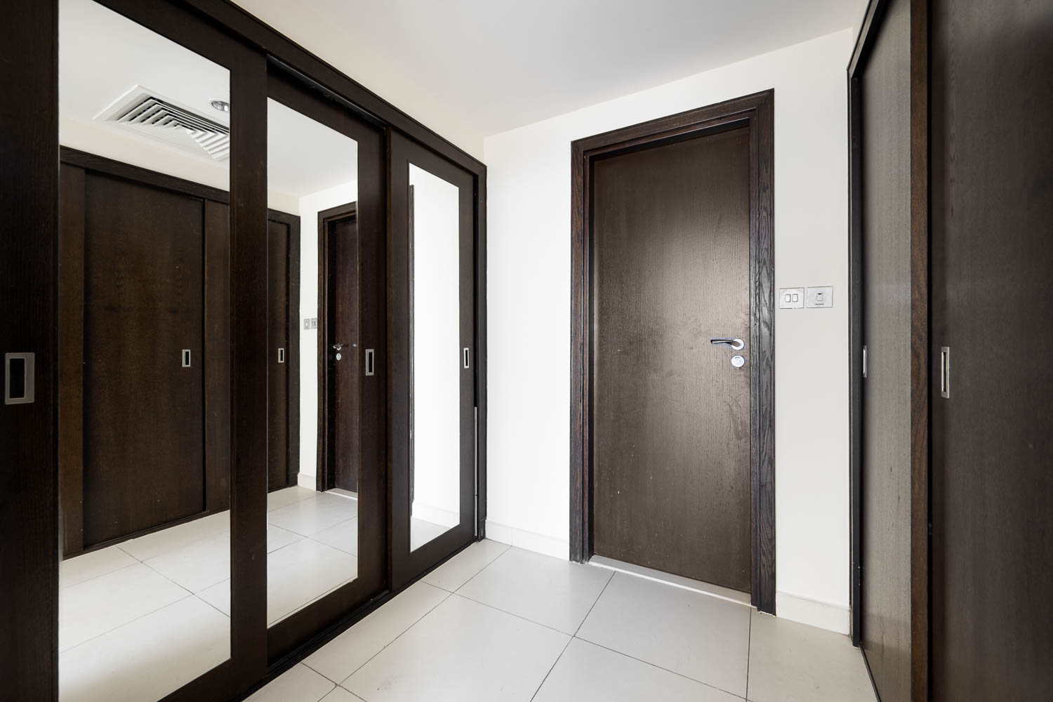 3 Bedrooms Apartment in 23 Marina