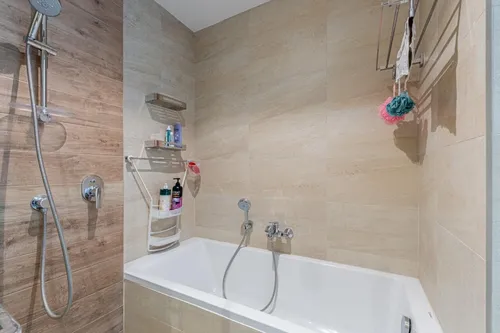 3 Bedrooms Apartment in No.9