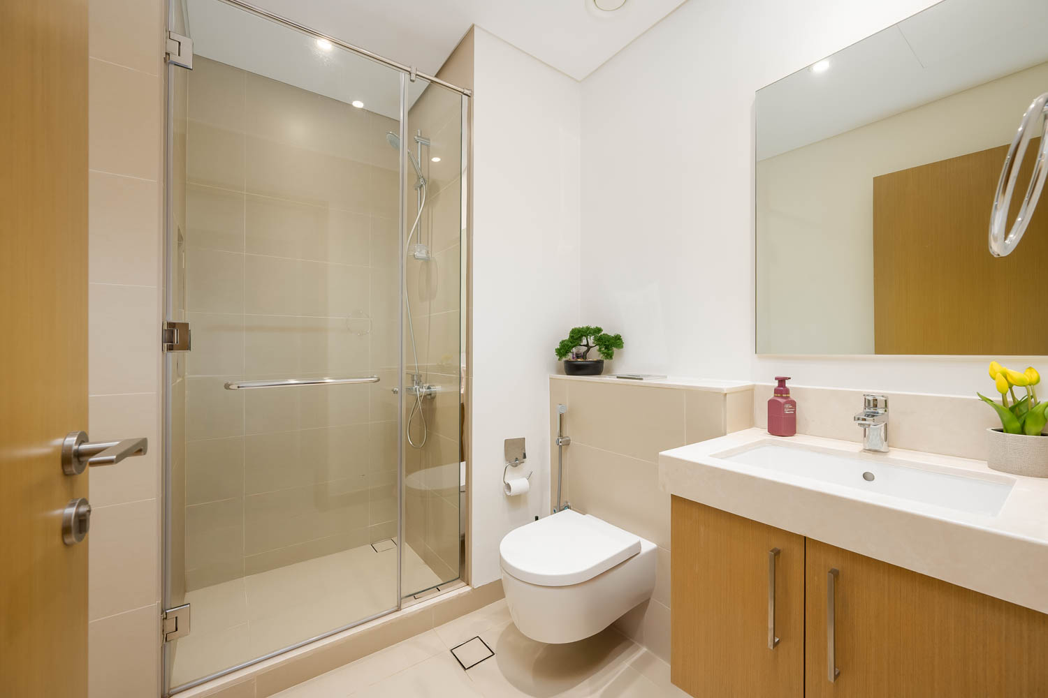 2 Bedrooms Apartment in 5242 Tower 1