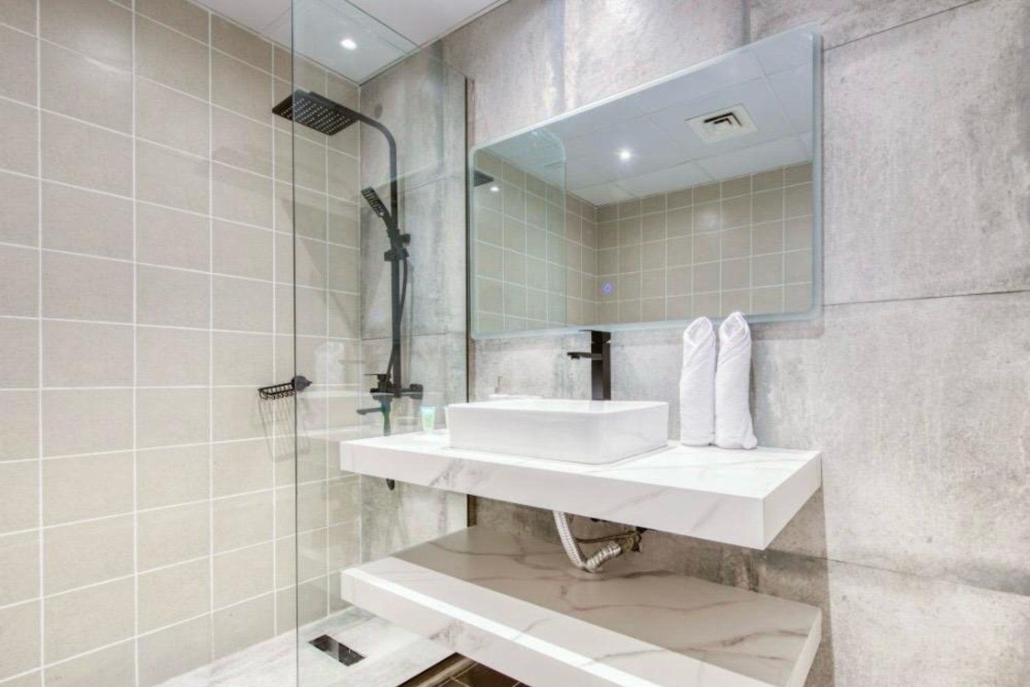 2 Bedrooms Apartment in The Point