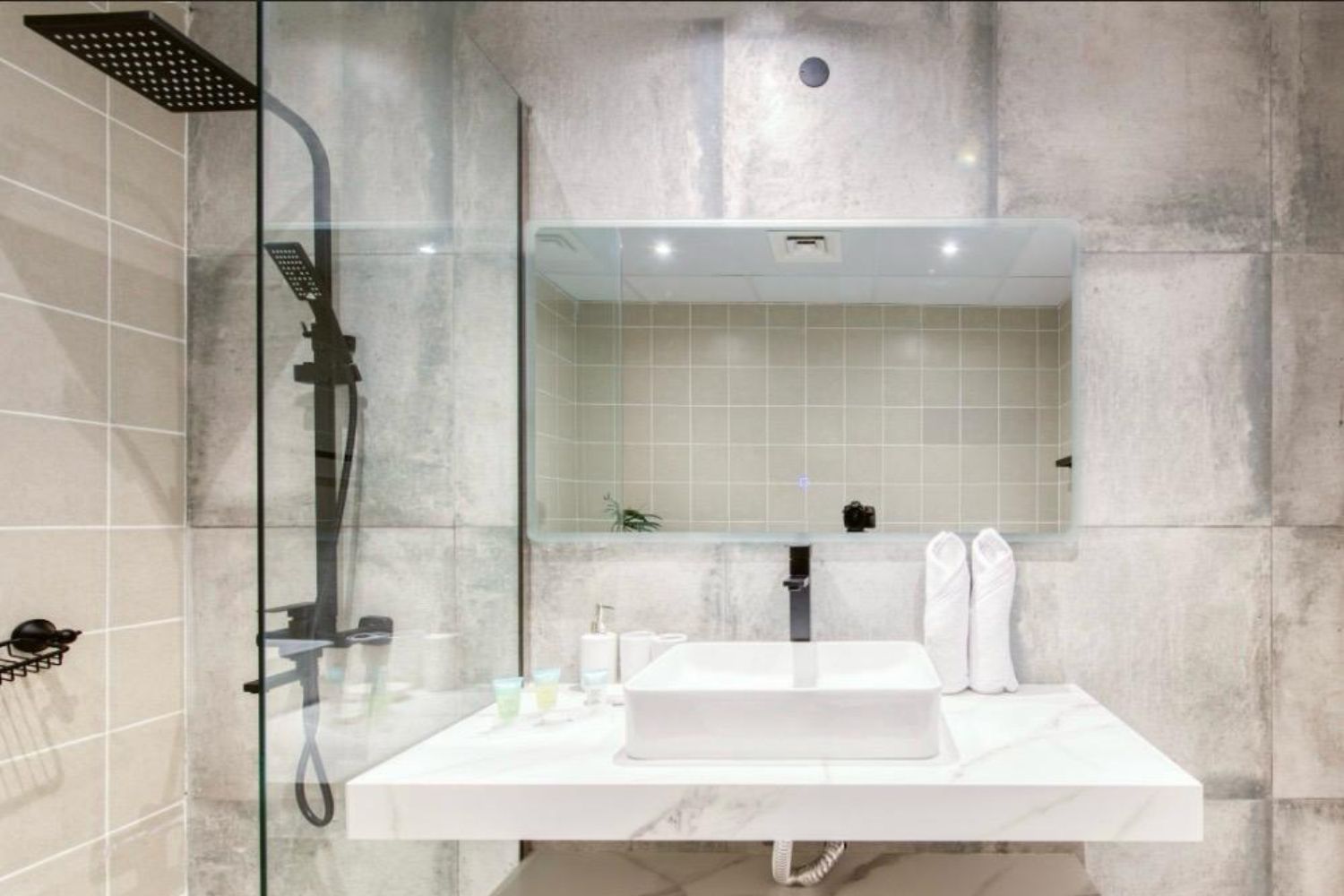 2 Bedrooms Apartment in The Point