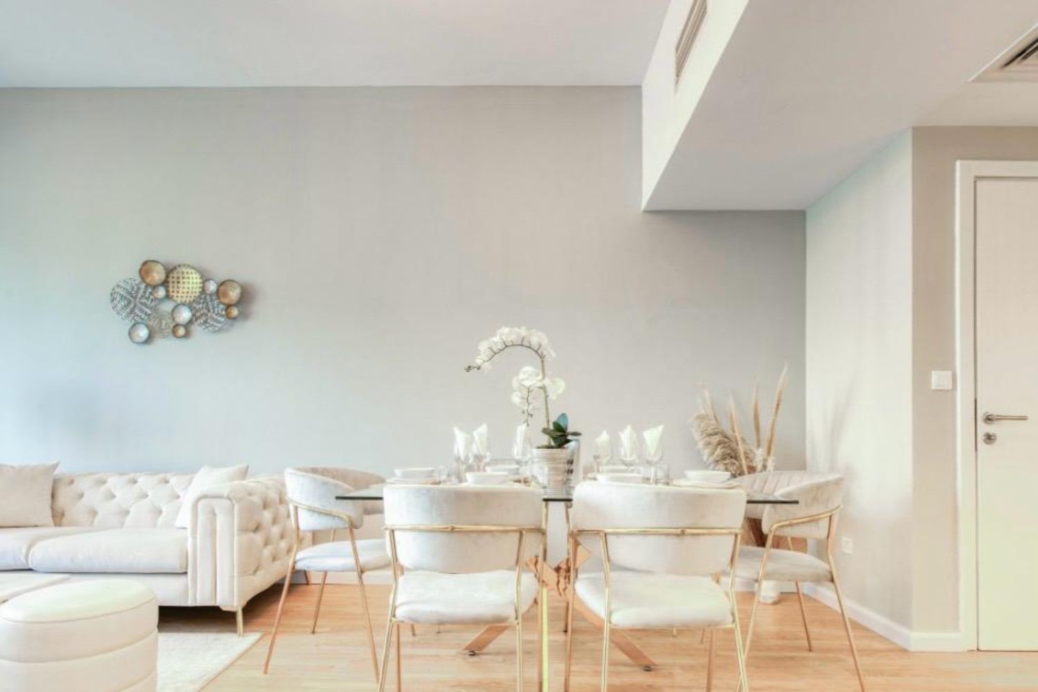 2 Bedrooms Apartment in The Point