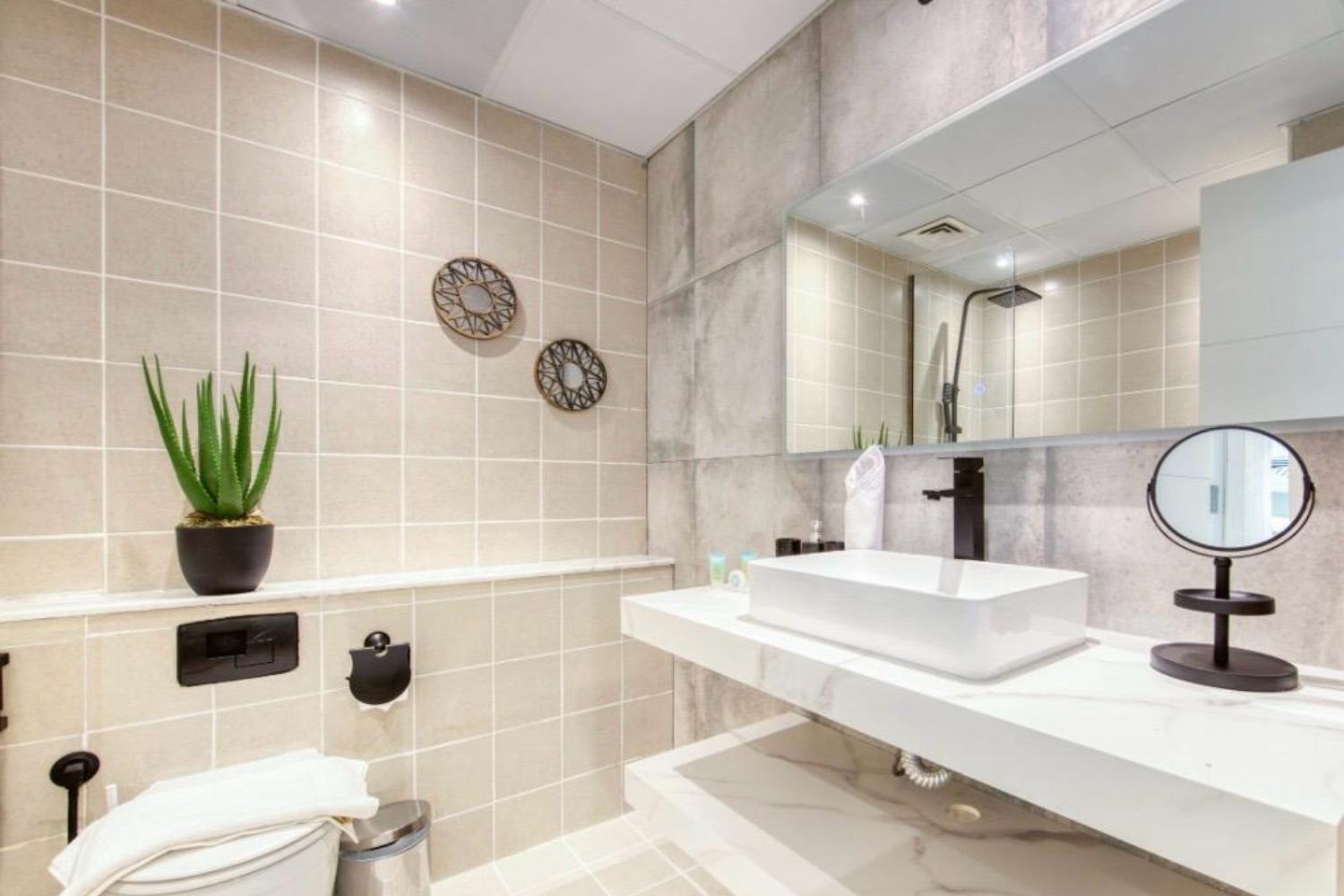 2 Bedrooms Apartment in The Point