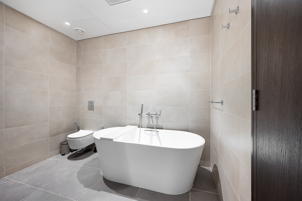 2 Bedrooms Apartment in Jumeirah Living Marina Gate