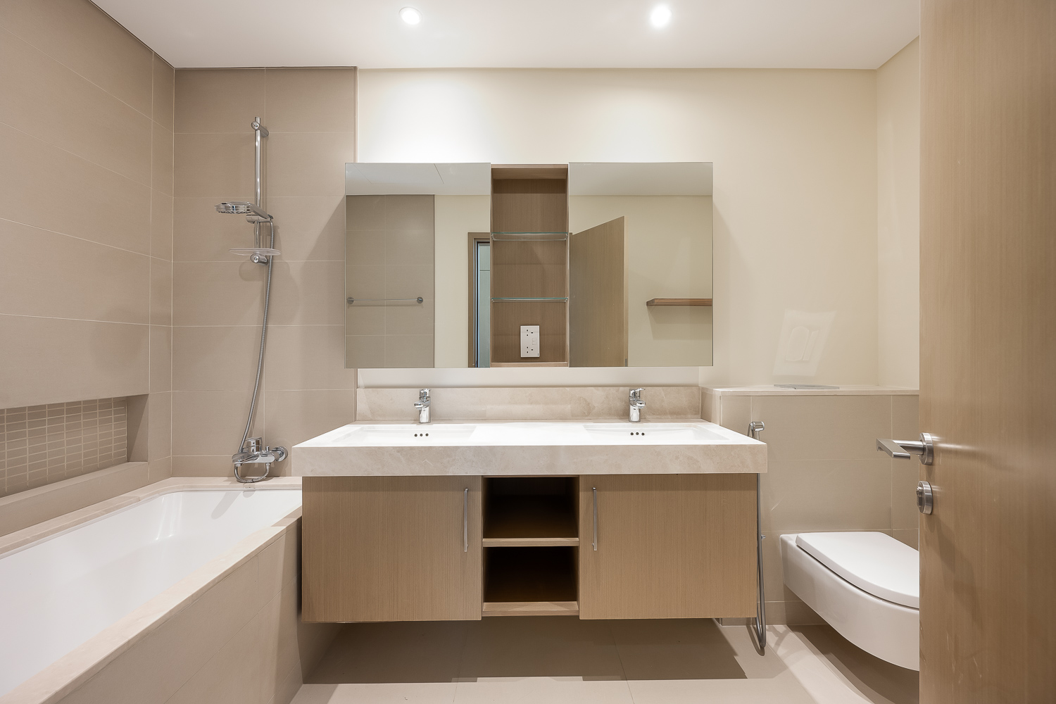 2 Bedrooms Apartment in 5242 Tower 2