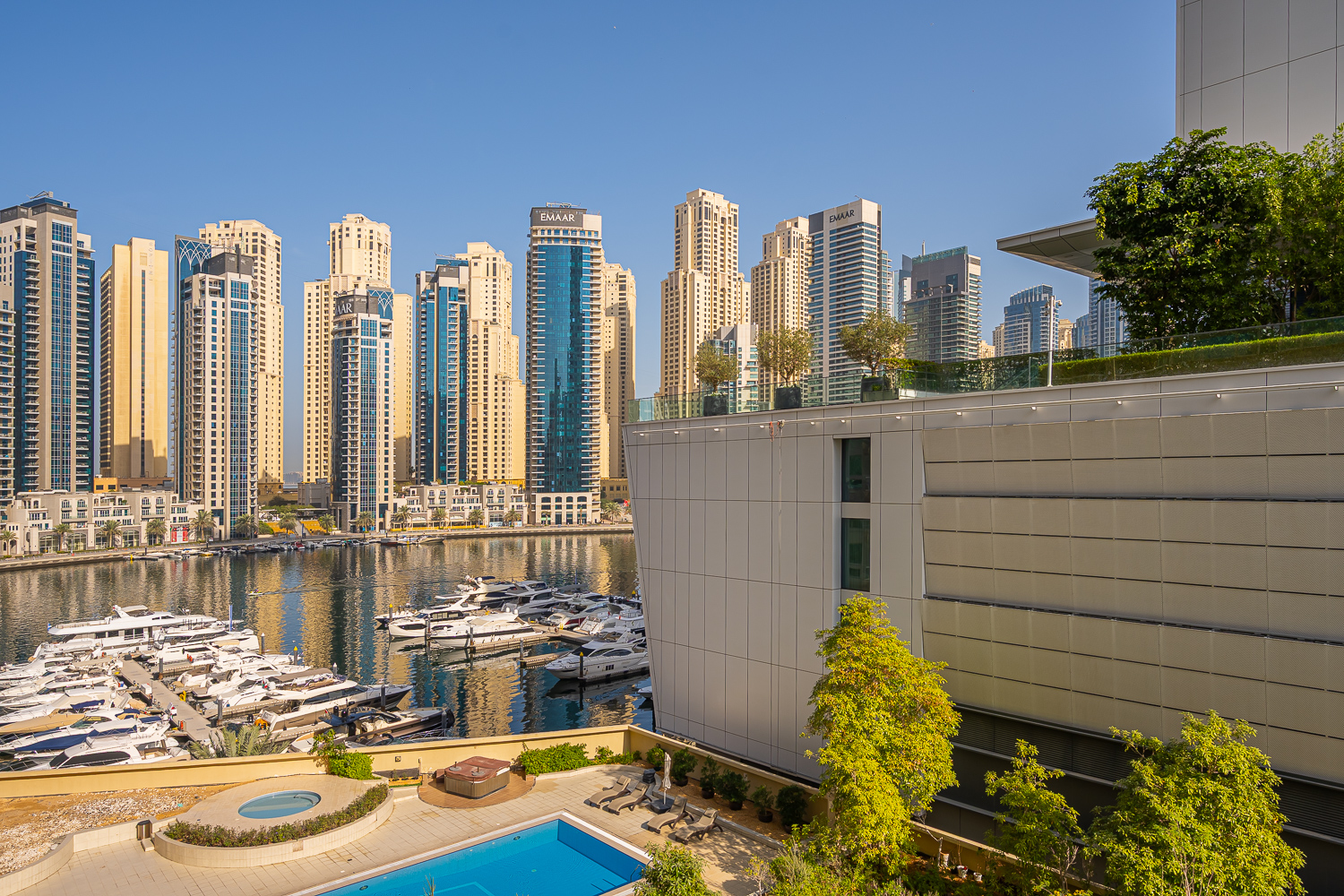 2 Bedrooms Apartment in Marina Sail