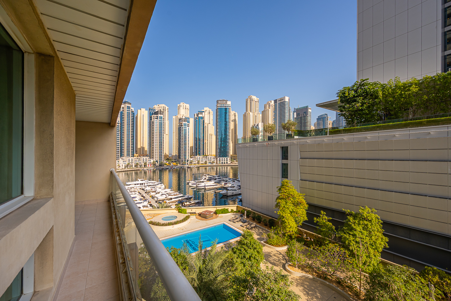 2 Bedrooms Apartment in Marina Sail