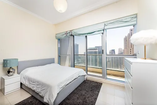 2 Bedrooms Apartment in Bay Central West