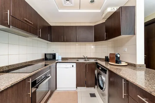 2 Bedrooms Apartment in Bay Central West